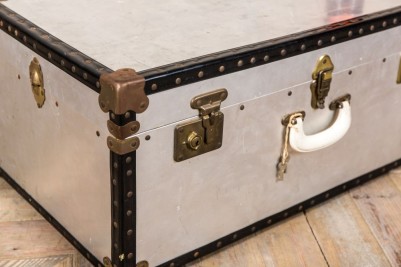 lockable vintage chest